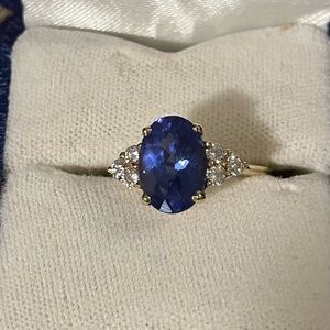 Elegant 14 karat gold tanzanite and diamond Women's Ring
